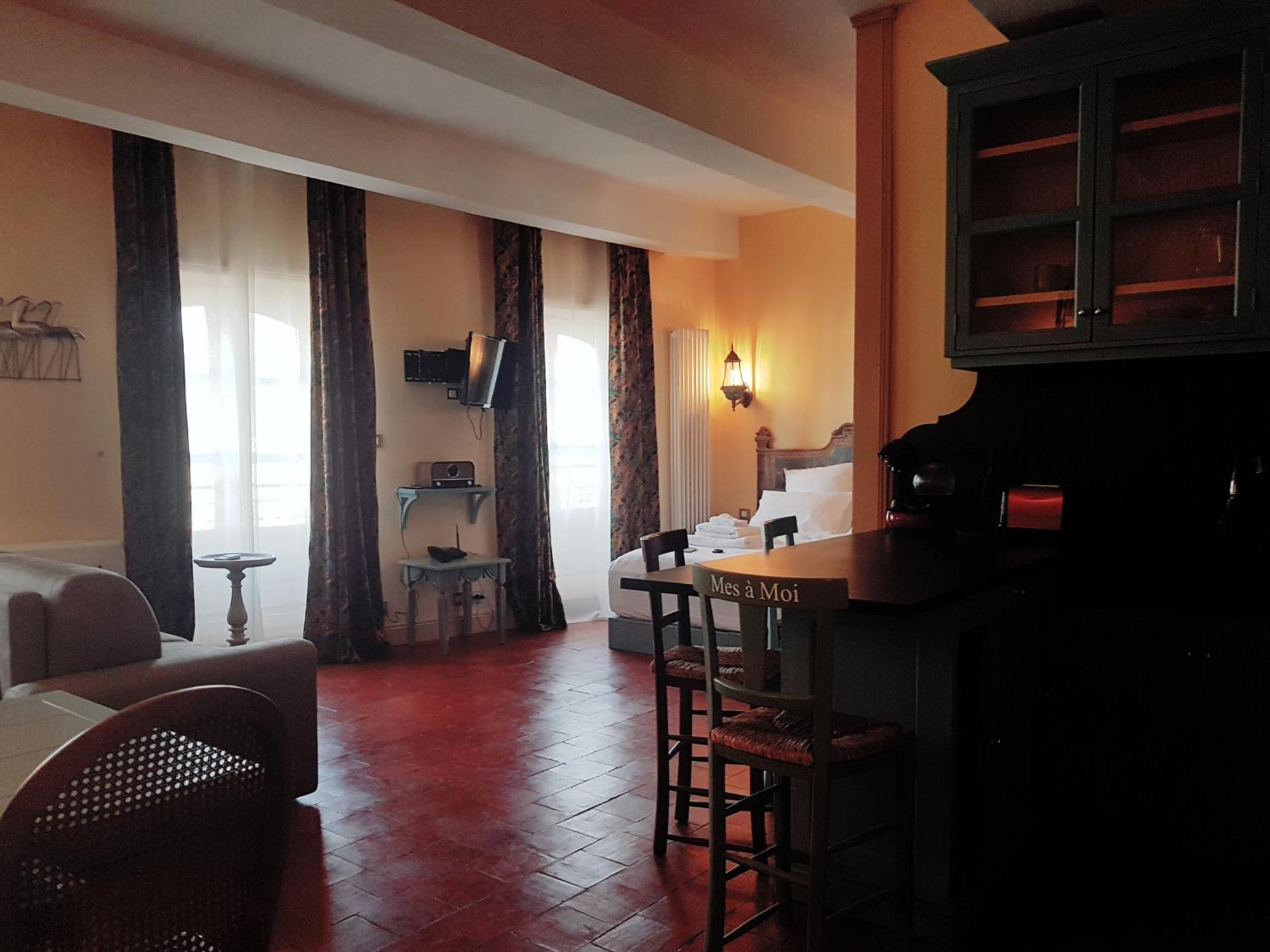 Mes A Moi In Pezenas - Appartements De Charme - Baignoire Balneo Exteriör bild