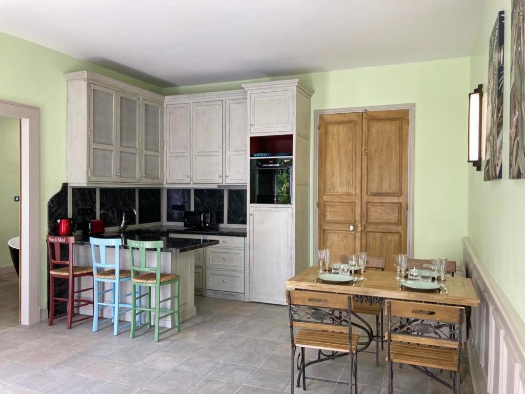 Mes A Moi In Pezenas - Appartements De Charme - Baignoire Balneo Exteriör bild